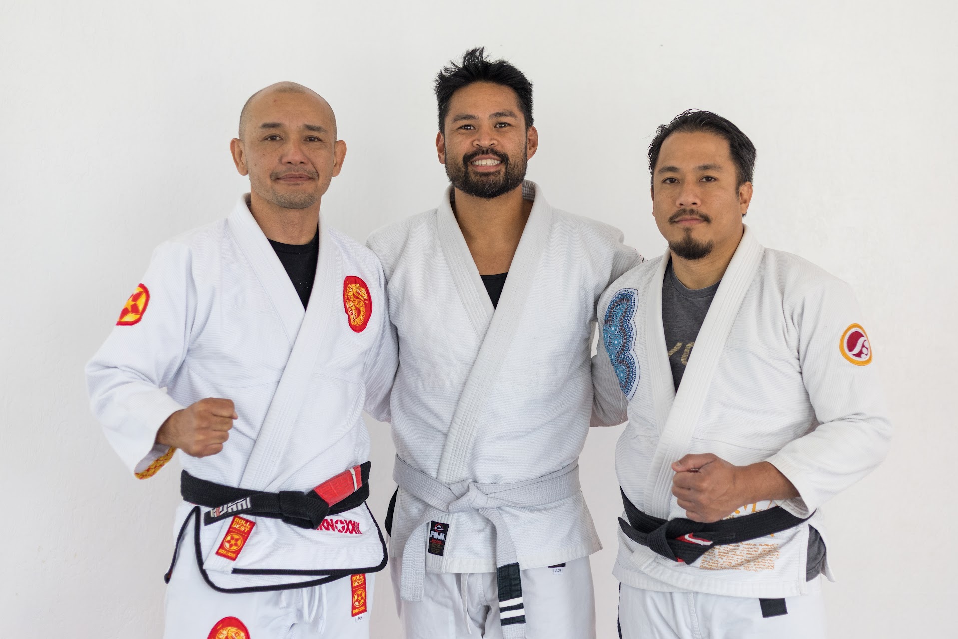 Adults training BJJ techniques